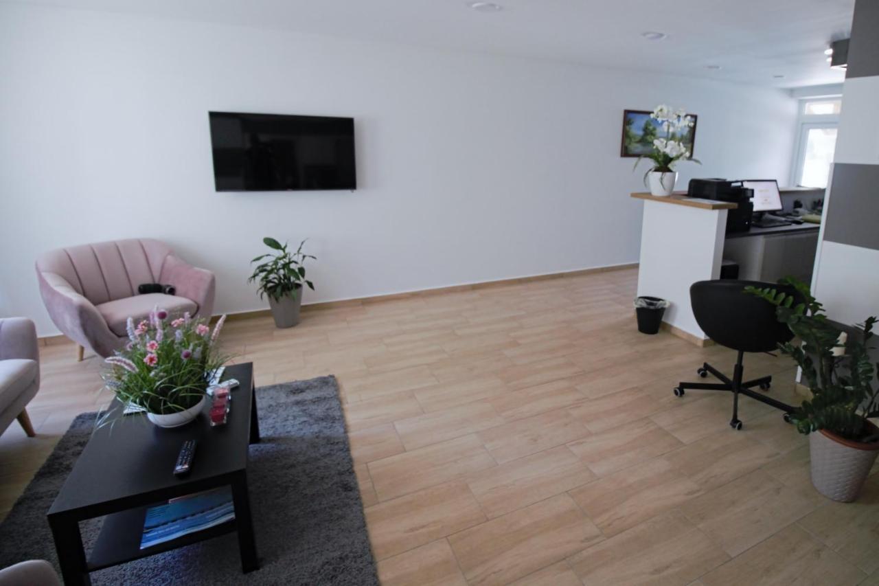 Szitakoeto Panzio Hotel Tiszafured Bagian luar foto
