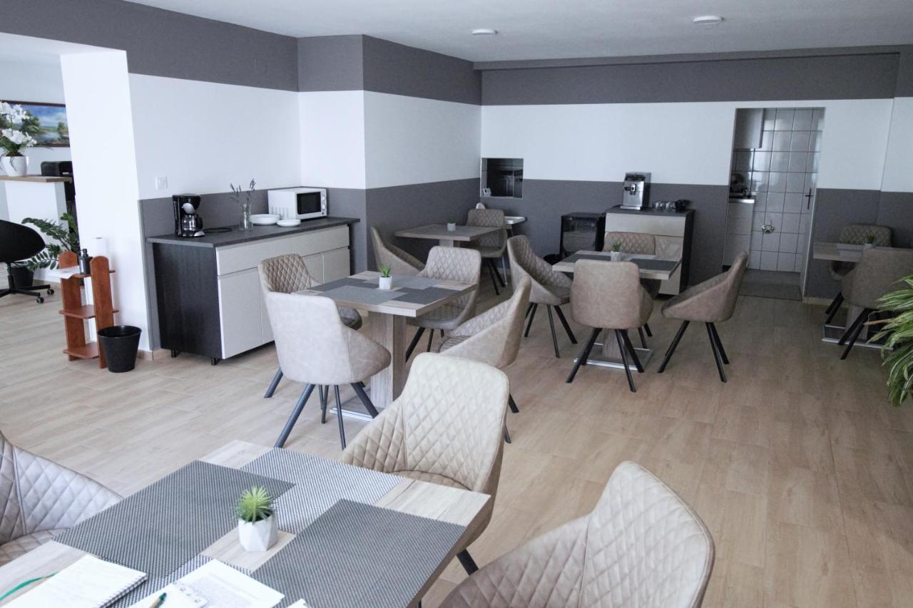 Szitakoeto Panzio Hotel Tiszafured Bagian luar foto