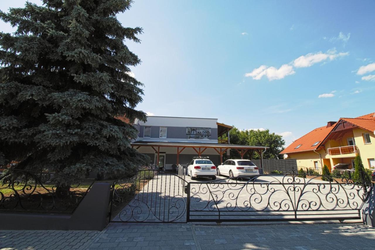 Szitakoeto Panzio Hotel Tiszafured Bagian luar foto