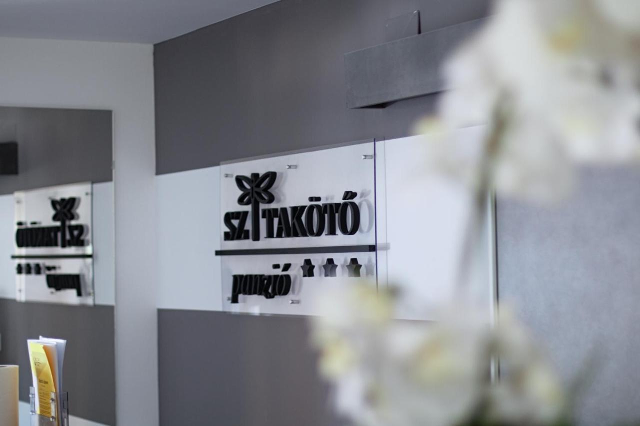 Szitakoeto Panzio Hotel Tiszafured Bagian luar foto