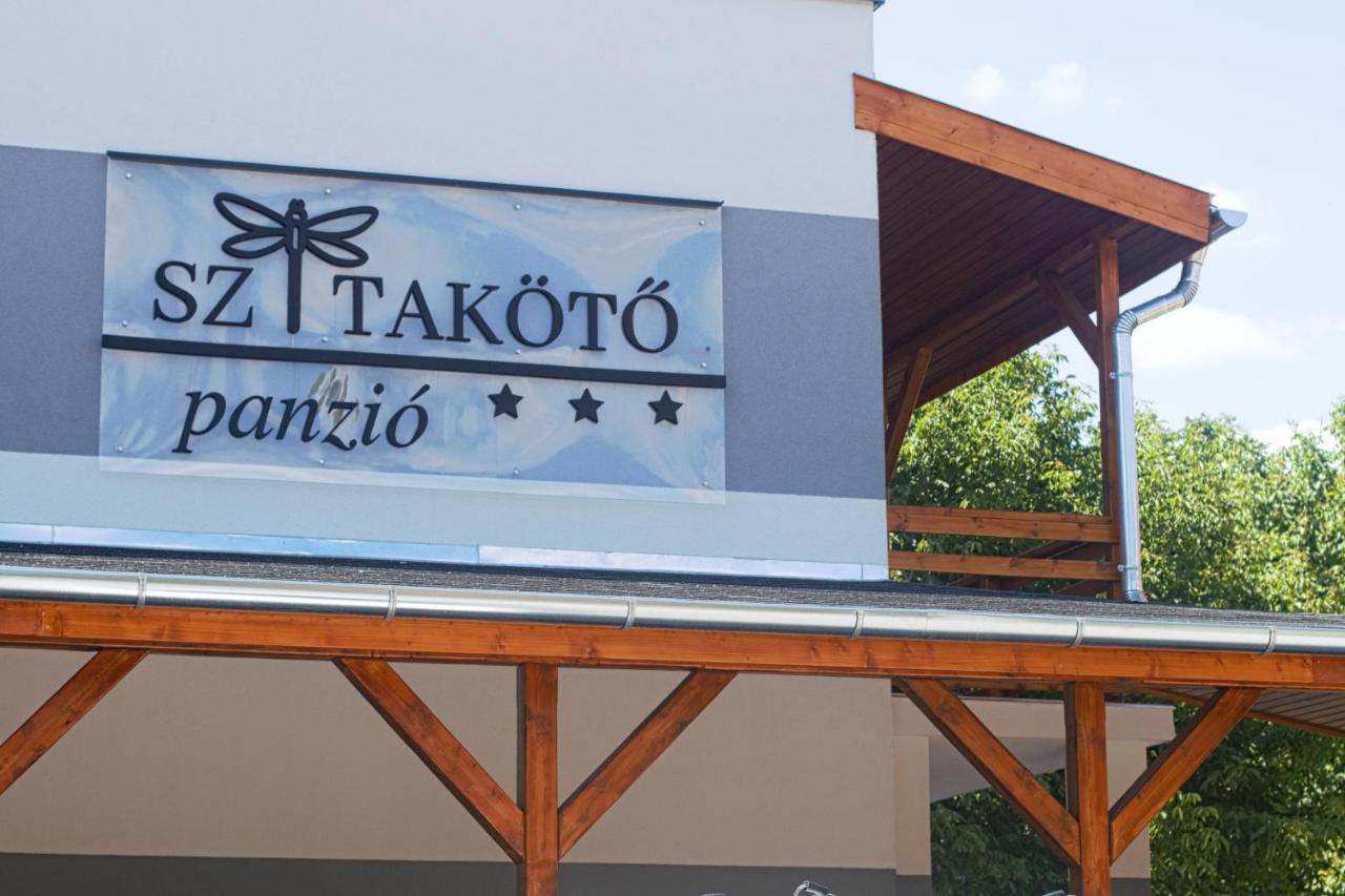 Szitakoeto Panzio Hotel Tiszafured Bagian luar foto