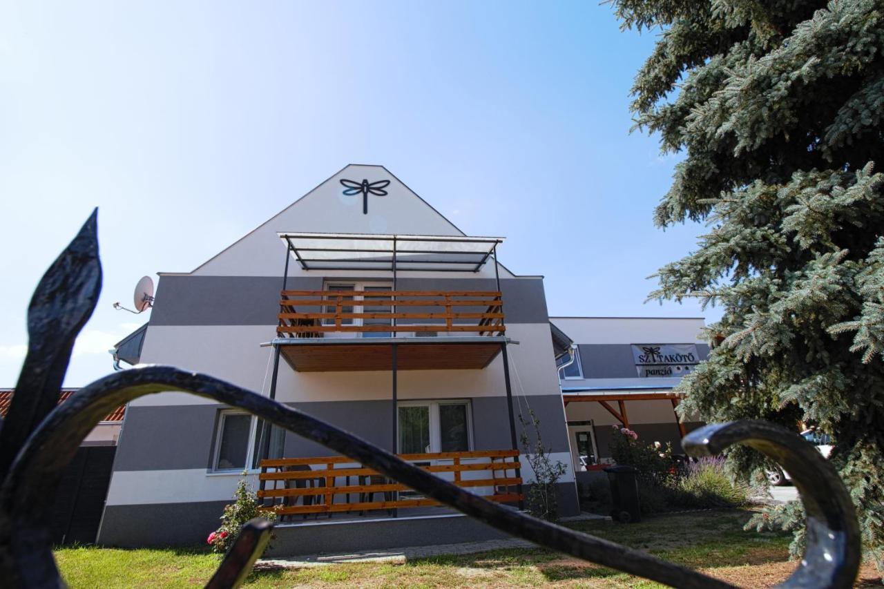 Szitakoeto Panzio Hotel Tiszafured Bagian luar foto