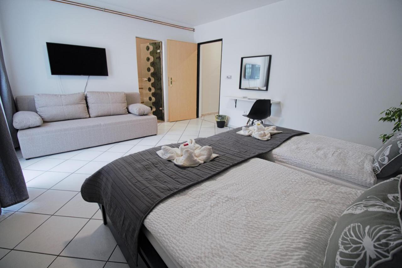 Szitakoeto Panzio Hotel Tiszafured Bagian luar foto