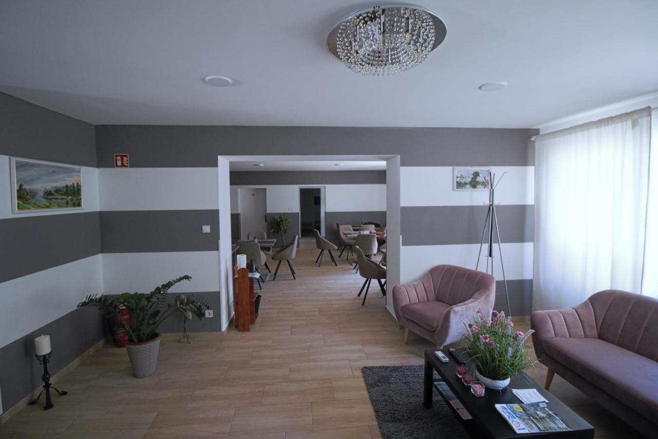 Szitakoeto Panzio Hotel Tiszafured Bagian luar foto