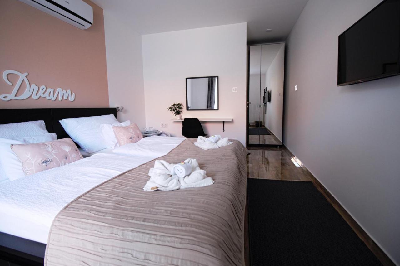 Szitakoeto Panzio Hotel Tiszafured Bagian luar foto