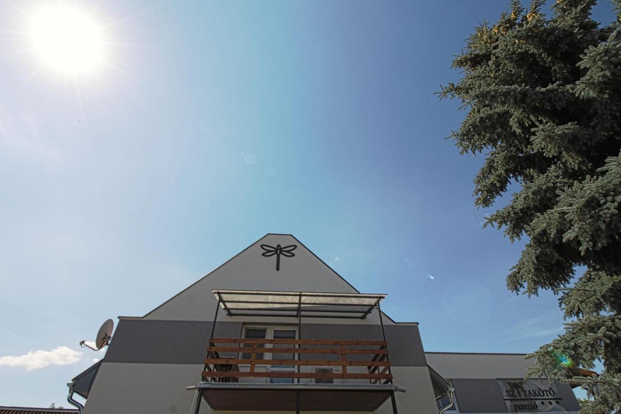 Szitakoeto Panzio Hotel Tiszafured Bagian luar foto
