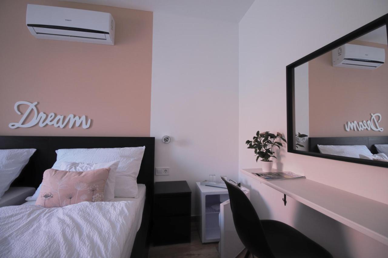 Szitakoeto Panzio Hotel Tiszafured Bagian luar foto