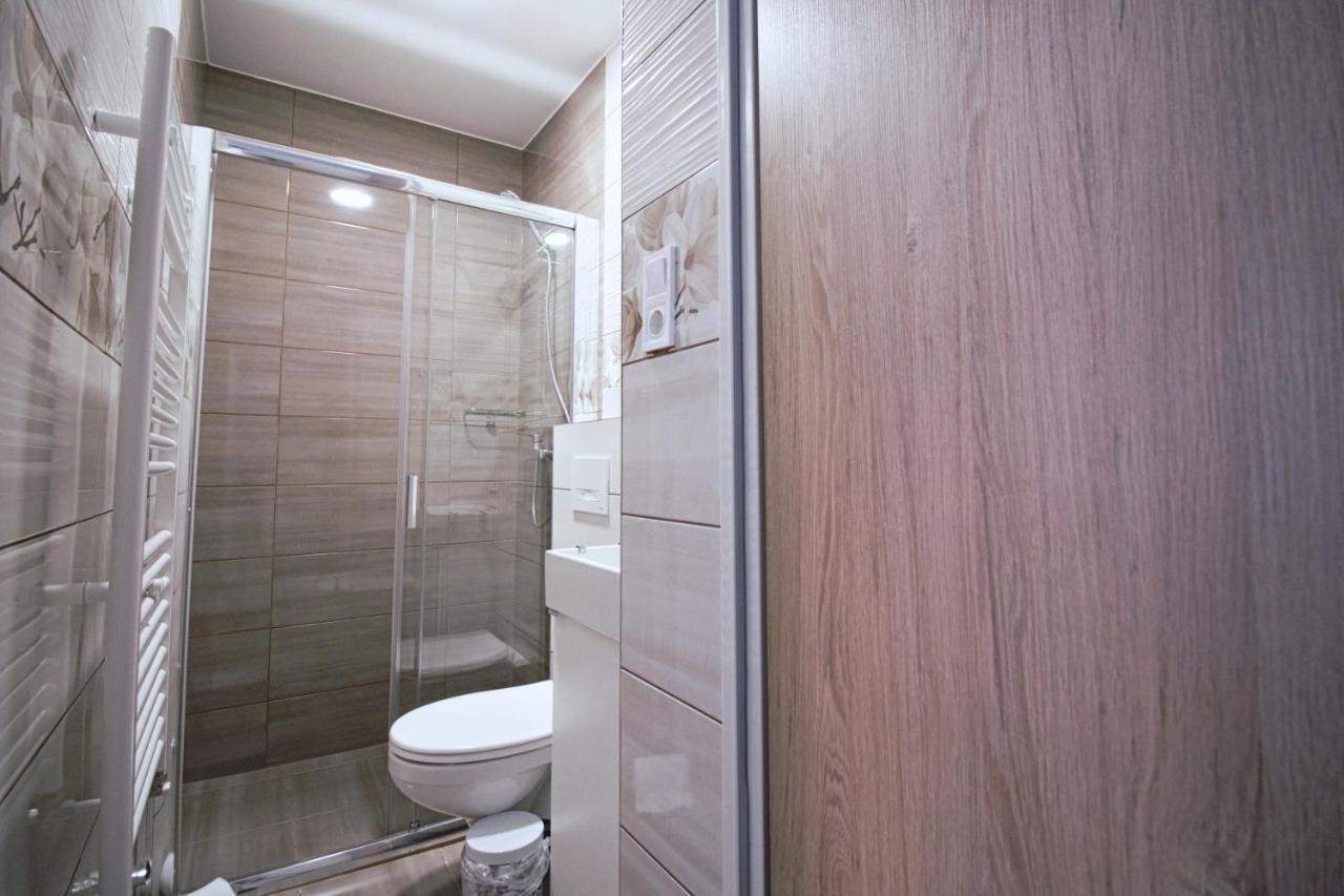 Szitakoeto Panzio Hotel Tiszafured Bagian luar foto